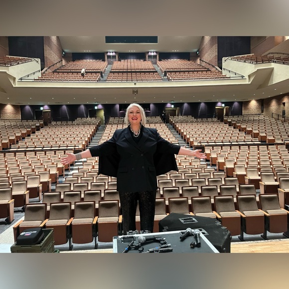 Meet your Posher, Vanessa - Picture 13 of 16